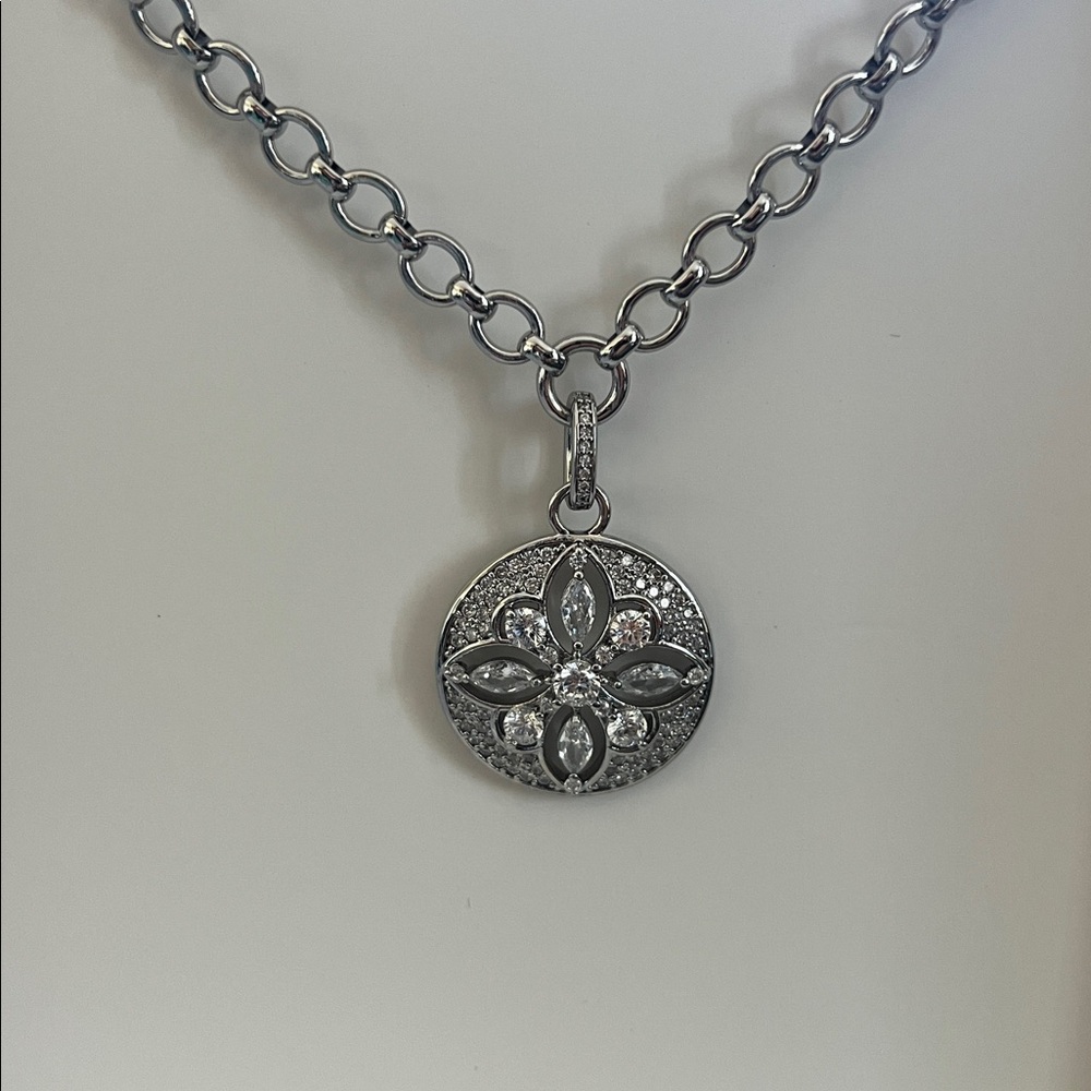 Bomb Party Single Silver Luxe Layer Pendant Necklace - Picture 2 of 3